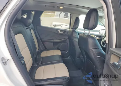 2022 Ford Escape Titanium z USA, uszkodzony, nr VIN 1FMCU9J94NUA35123